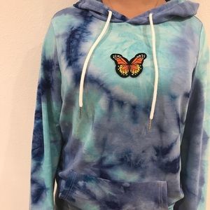 New never use tie-dye sweater with butterfly